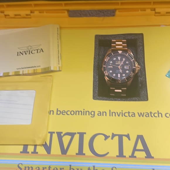 Classic INVICTA watch with case . Never been worn paperwork included - Picture 2 of 3